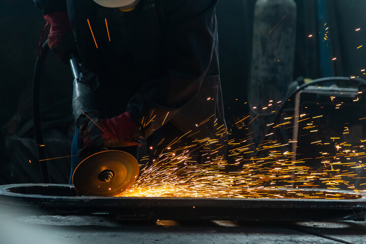 Sierra circular con hoja adecuada