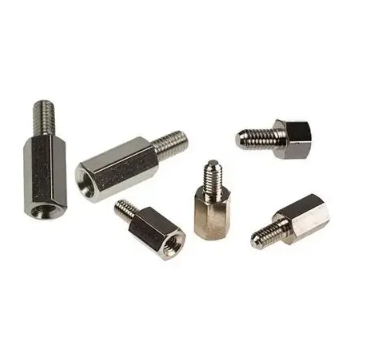 ¿Cuánto peso pueden sostener los tornillos de separación hexadecimales?